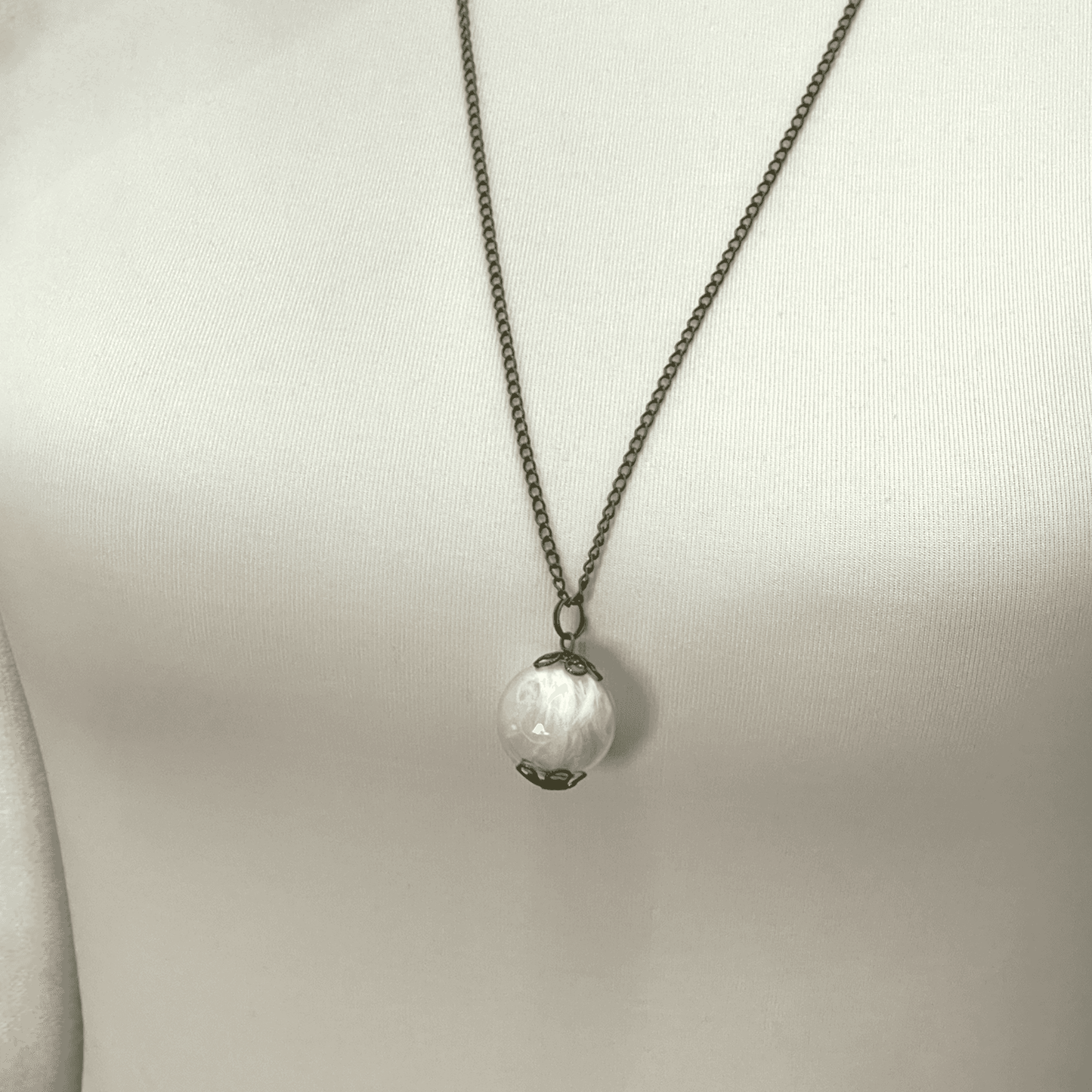 Unieke bronzen veer hanger met parel, minimalistische ketting, sieraden voor dames