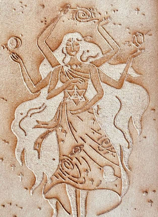 Gedetailleerde Goddess-illustratie op houten achtergrond