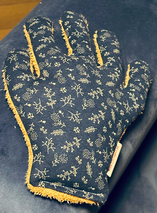 Decoratieve ovenhandschoen met blauwe bloemen en gouden rand, warmte en bescherming