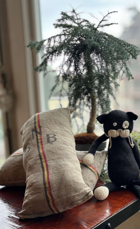 Vintage kussenset BNB met erfgoedmotief en decoratieve planten