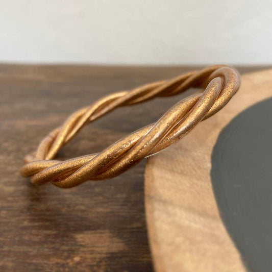 Goudkleurige gedraaide boeddhistische armband