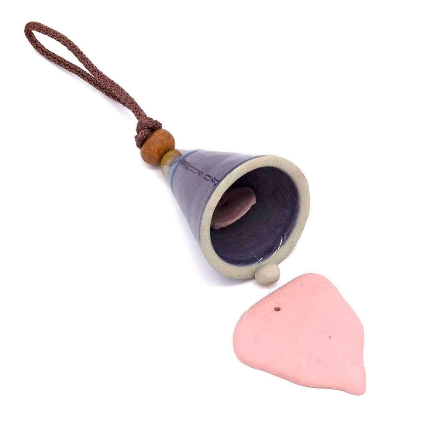 Handgemaakte keramische windgong met roze hartvorm, decoratief voor tuin of interieur