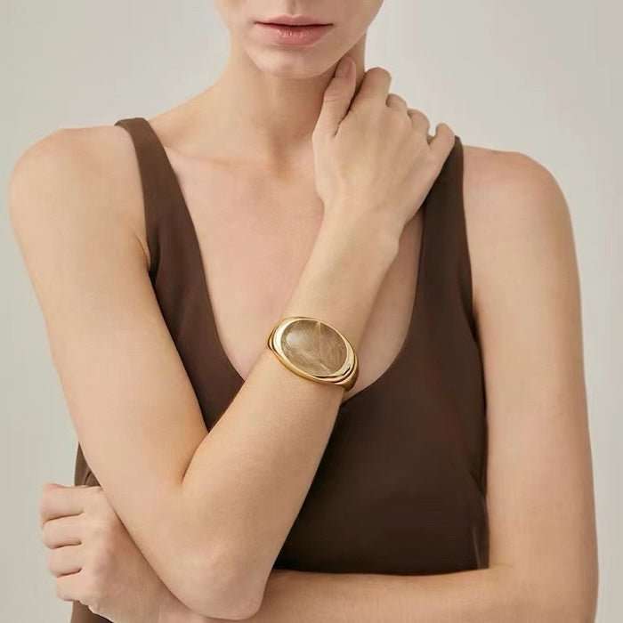 Vergulde messing armband met goudgerutileerde kwarts, stijlvolle accessoire
