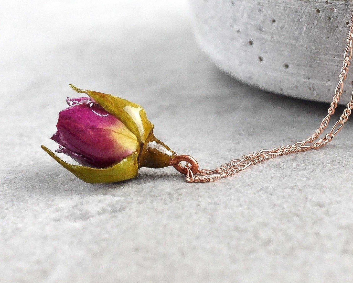 Rozenknop hars ketting, rose goud, delicate ketting