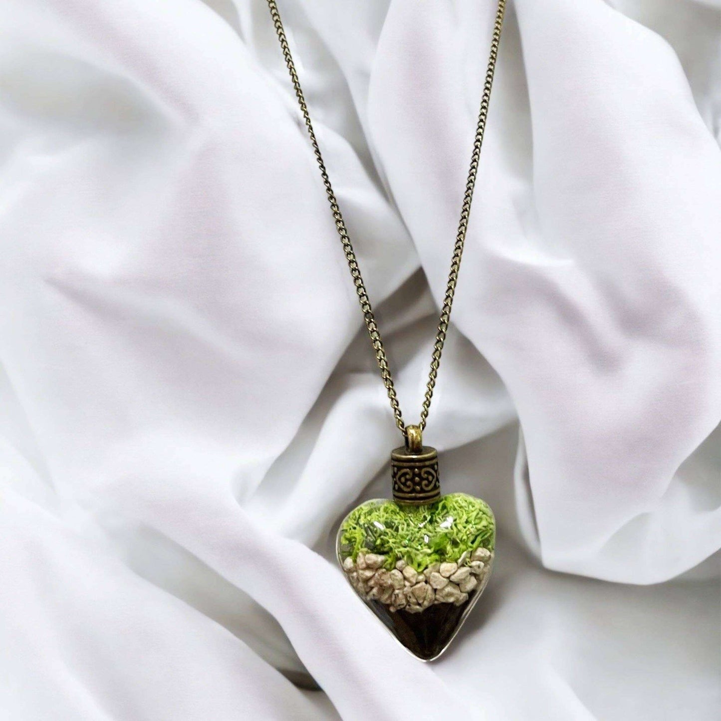 Gegrond en aards ketting