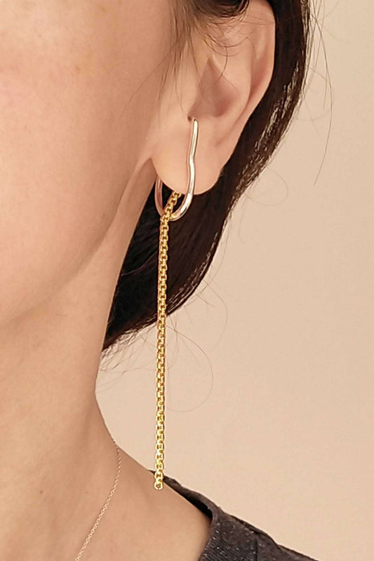 Dames oorbellen met gouden ketting en zilveren oorbel, handgemaakt Barcelona sieraden