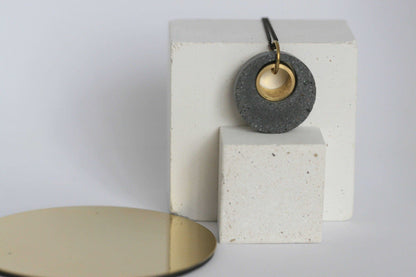 Beton ketting met gouden ring en zwarte ketting