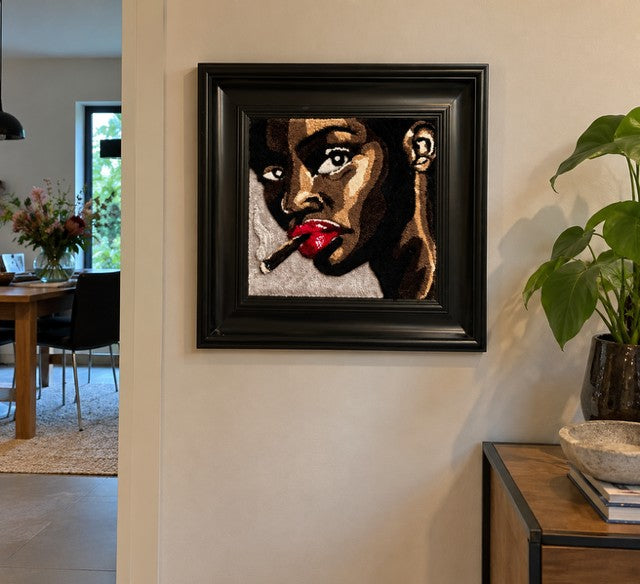 BLIK. handgetuft portret in zwarte lijst – handgemaakte textielkunst door CAT