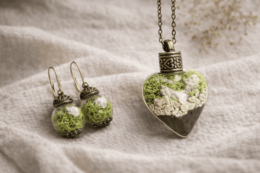 Natuurlijke sieraden set met mos – oorbellen en hartvormige hanger