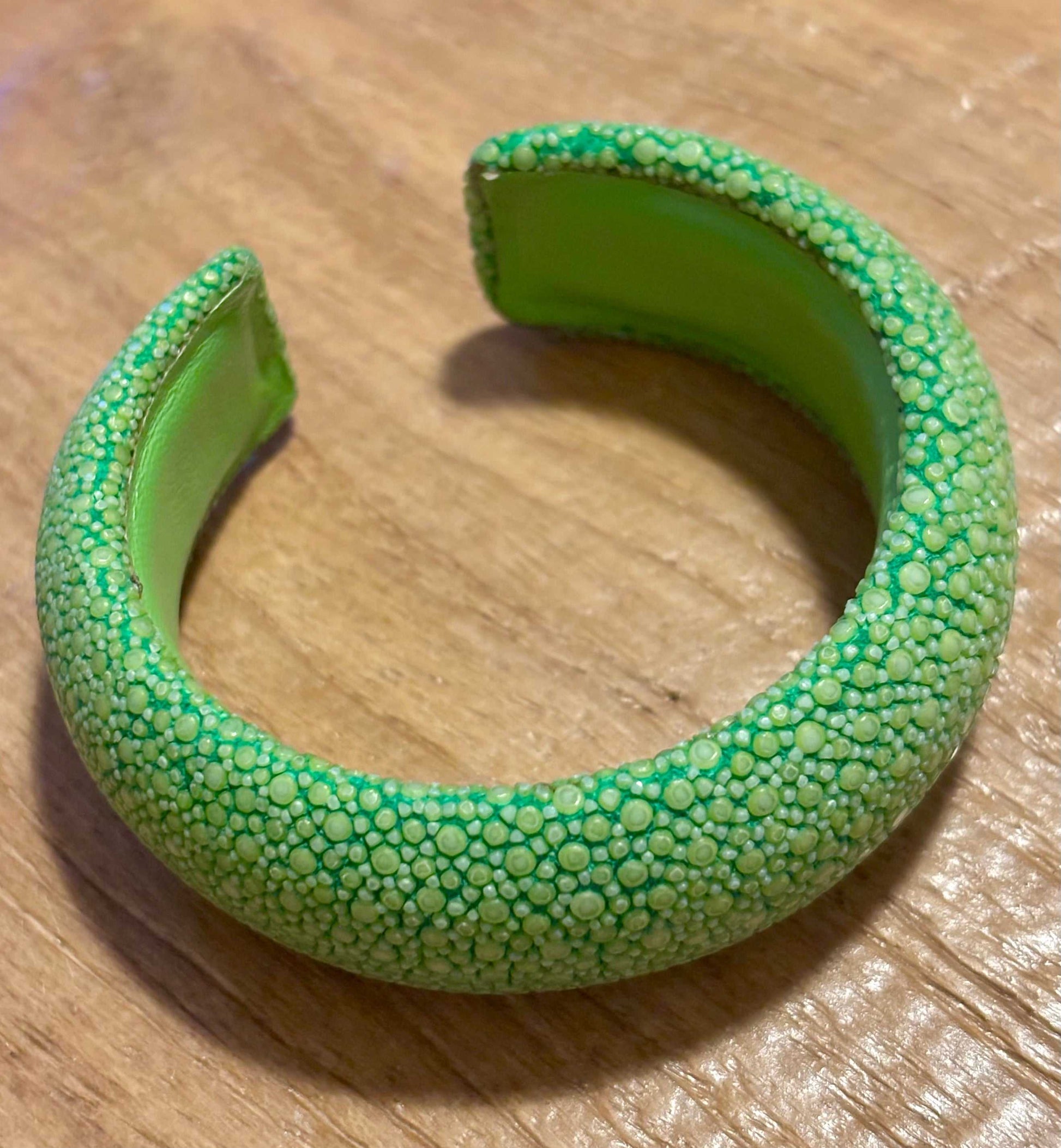 Groene shagreen armband - handgemaakt, duurzaam design