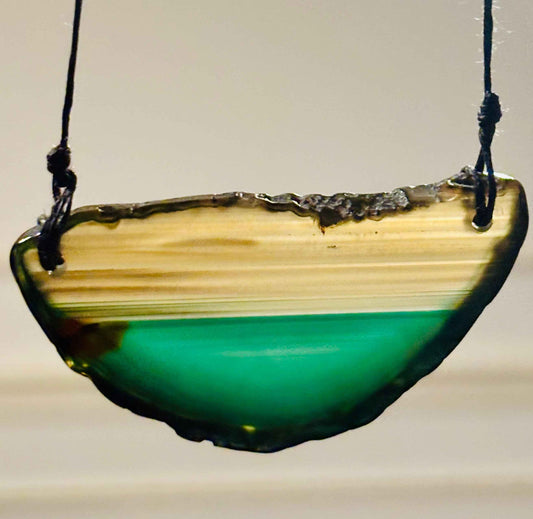 Natuurlijke agaatschijf hanger met verstelbaar waxkoord, boho sieraden balans