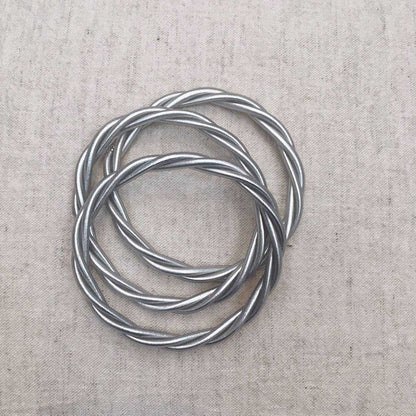 Gecombineerde Zilverkleurige gedraaide boeddhistische armbanden