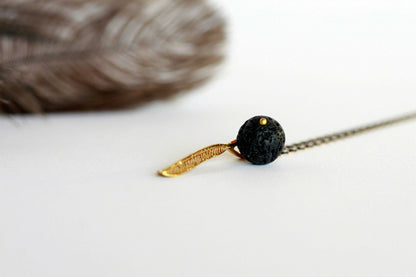Hanger met lavasteen als geurdispenser detail